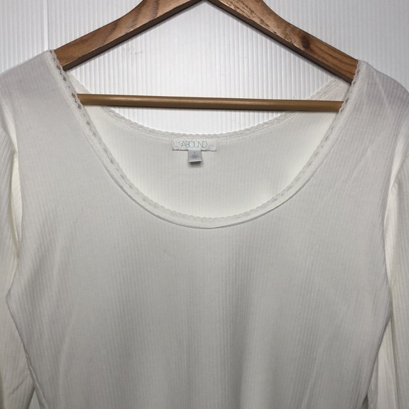 Abound Scoop Neck Long Sleeves Lace Trim T-Shirt Size Small NEW - Picture 3 of 11
